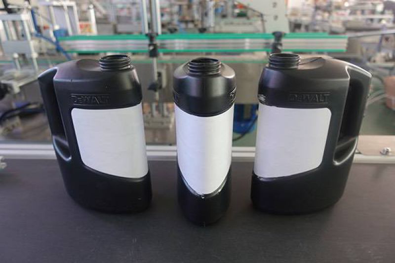 BK-915  半自动扁瓶单侧面贴标机
