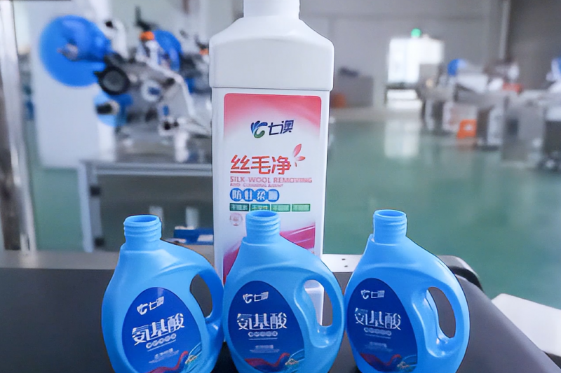 BK-616 方瓶半自动平面贴标机视频